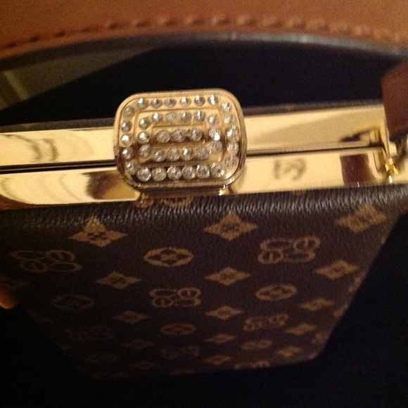 Clutch - Picture 4 of 5